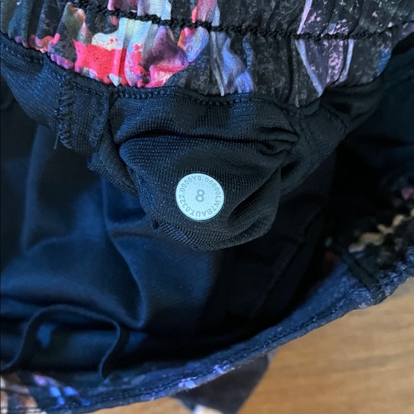lululemon athletica Hotty Hot HR 4”Multicolor Athletic Shorts bundle size 8 - Picture 10 of 10